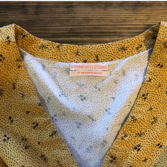 U.O  Mustard yellow top - Picture 2 of 3